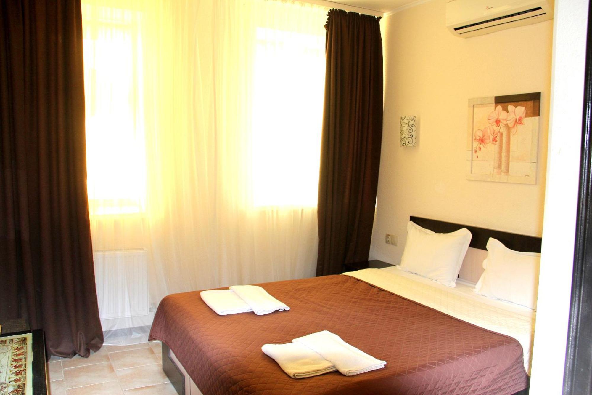Breeze Hotel Odesa Exterior photo