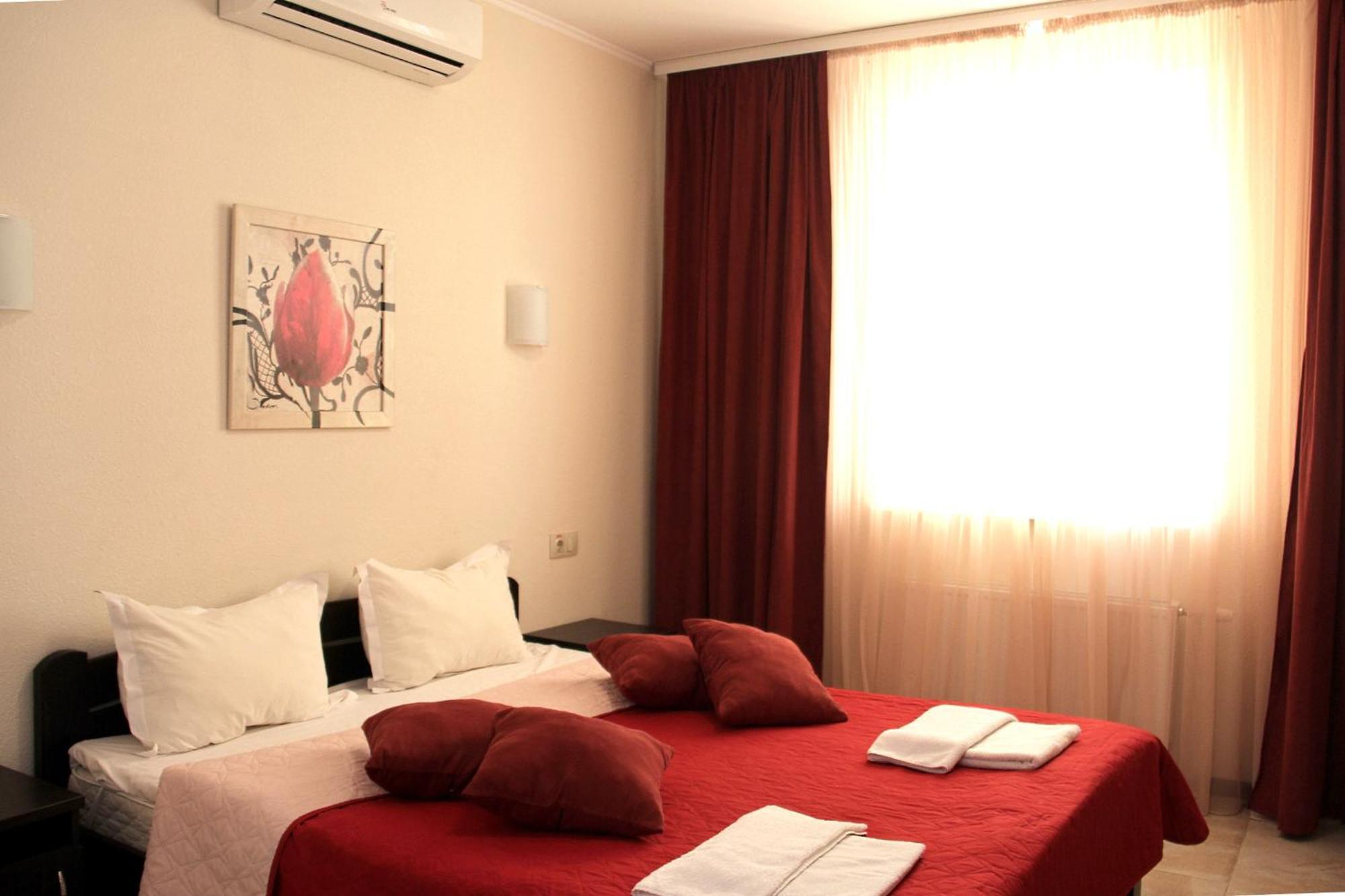 Breeze Hotel Odesa Exterior photo