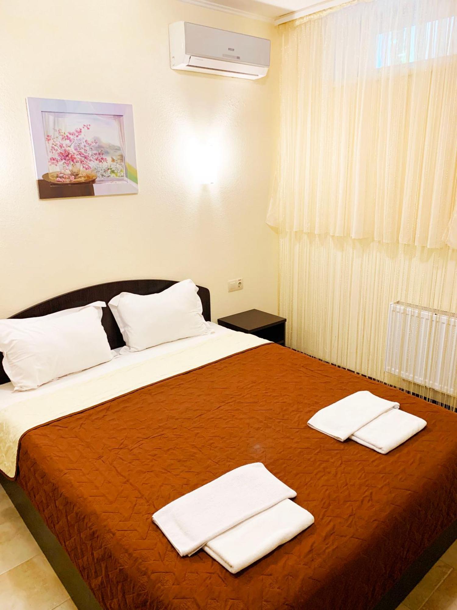 Breeze Hotel Odesa Exterior photo
